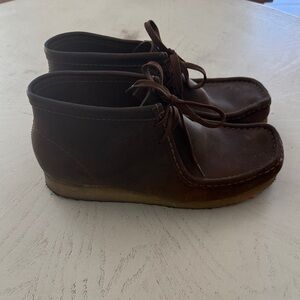 Men's Clarks Brown Leather Wallabe Chukka Boots size 9 $109